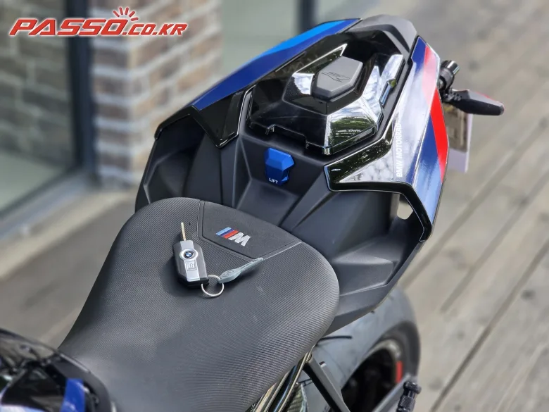 BMW M 1000 R 2023 블루 사진 8