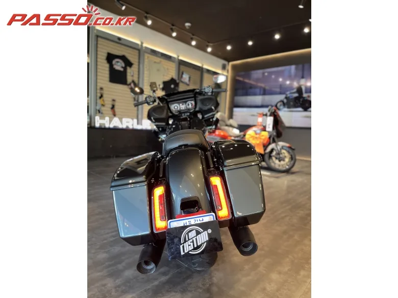 할리데이비슨 로드 글라이드 2025 블랙 사진 3