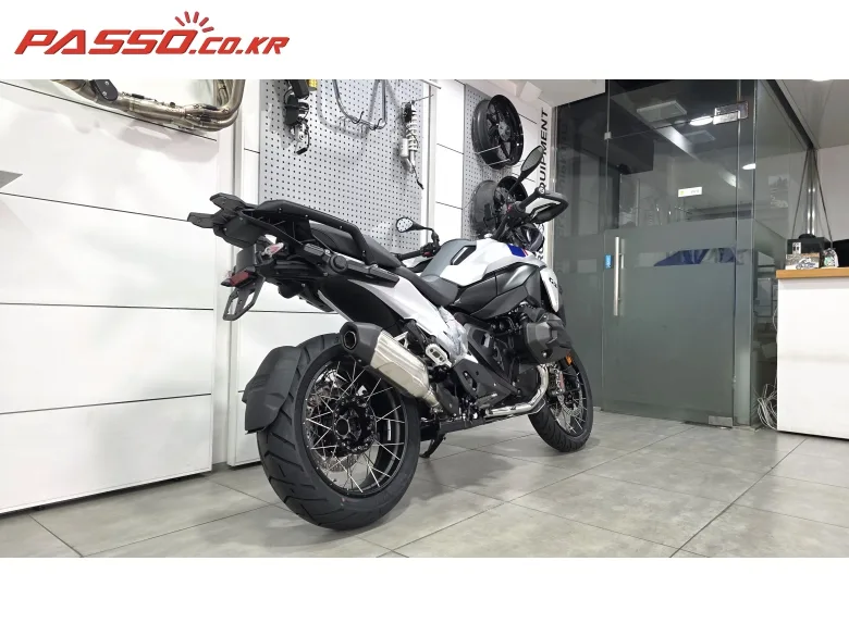 BMW R 1300 GS 2026 화이트 사진 3