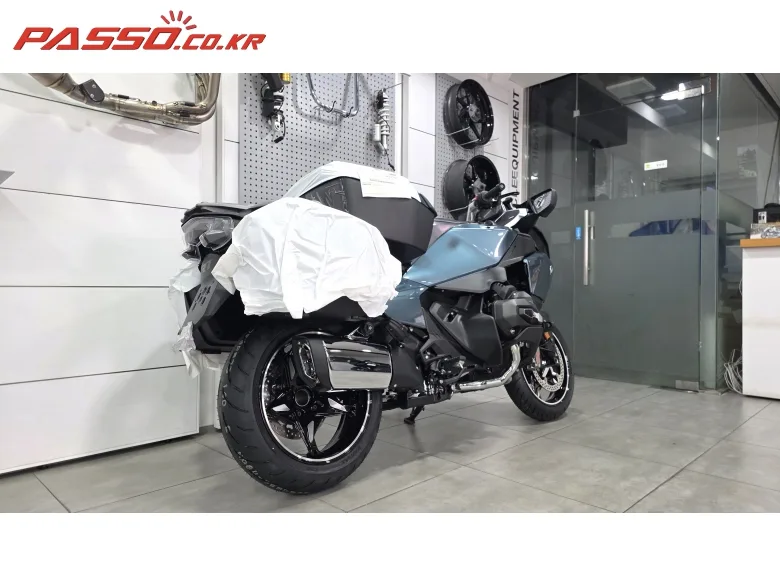BMW R 1300 RT 2026 블루 사진 3