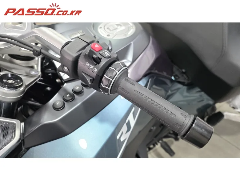 BMW R 1300 RT 2026 블루 사진 4