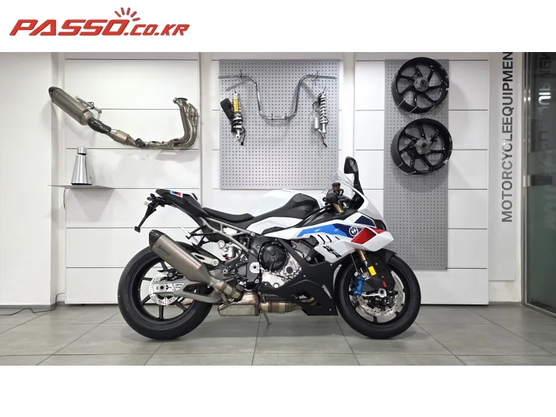 BMW S 1000 RR 2026 화이트 사진 1