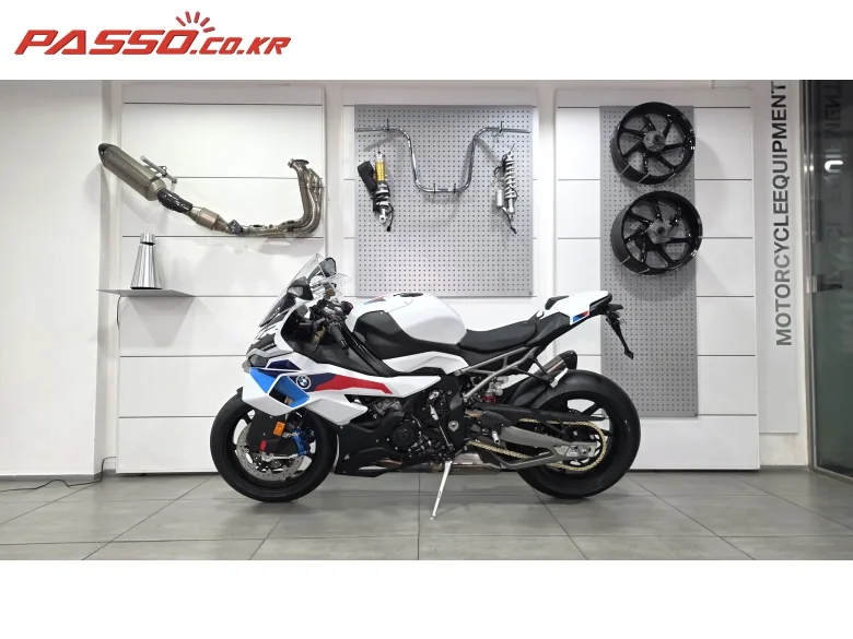 BMW S 1000 RR 2026 화이트 사진 2