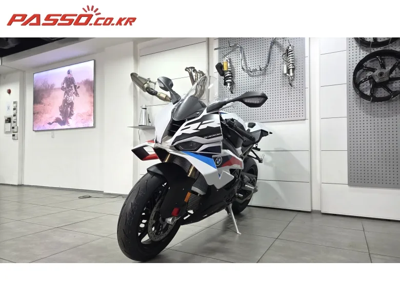 BMW S 1000 RR 2026 화이트 사진 4