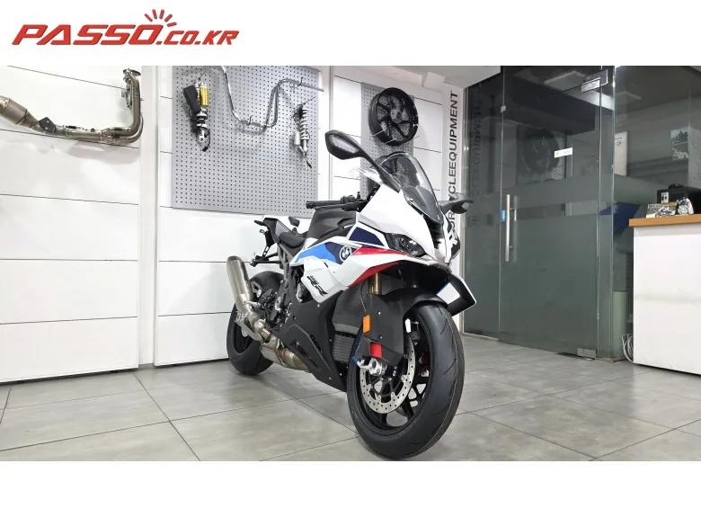 BMW S 1000 RR 2026 화이트 사진 5