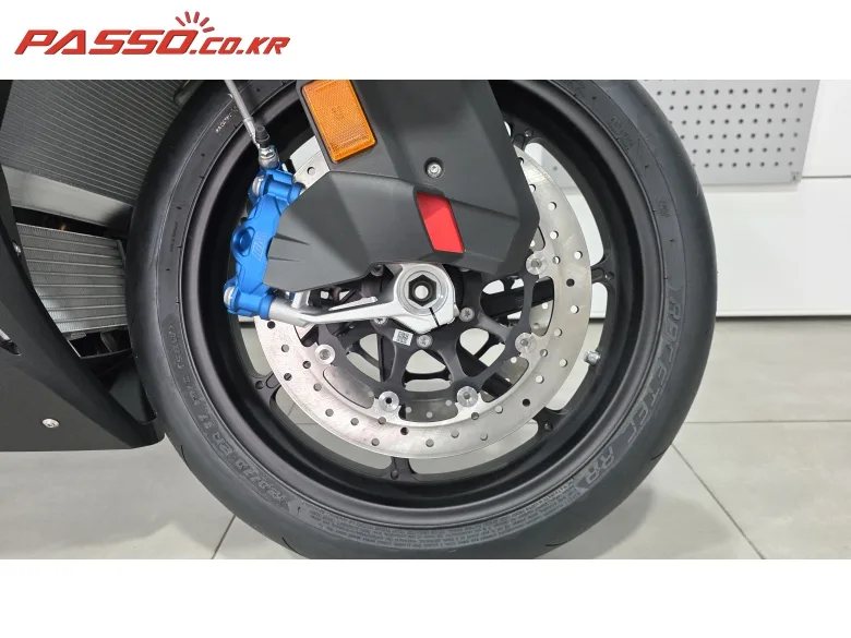 BMW S 1000 RR 2026 화이트 사진 6