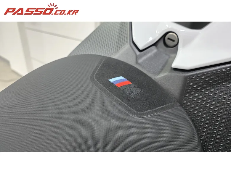 BMW S 1000 RR 2026 화이트 사진 8