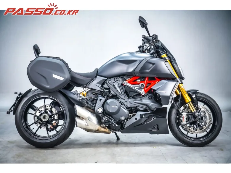 두카티 디아벨 1260 S 2022 실버 사진 1