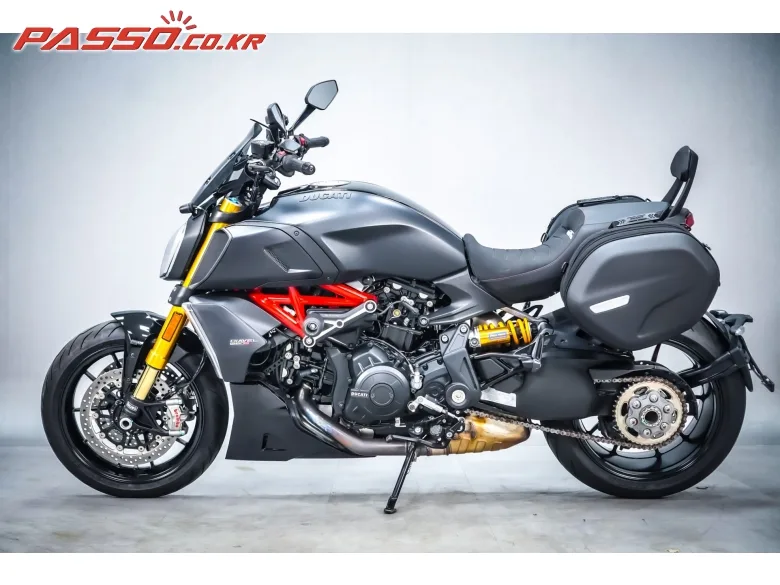 두카티 디아벨 1260 S 2022 실버 사진 2
