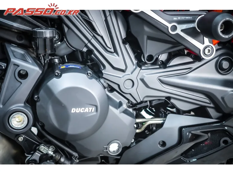 두카티 디아벨 1260 S 2022 실버 사진 5