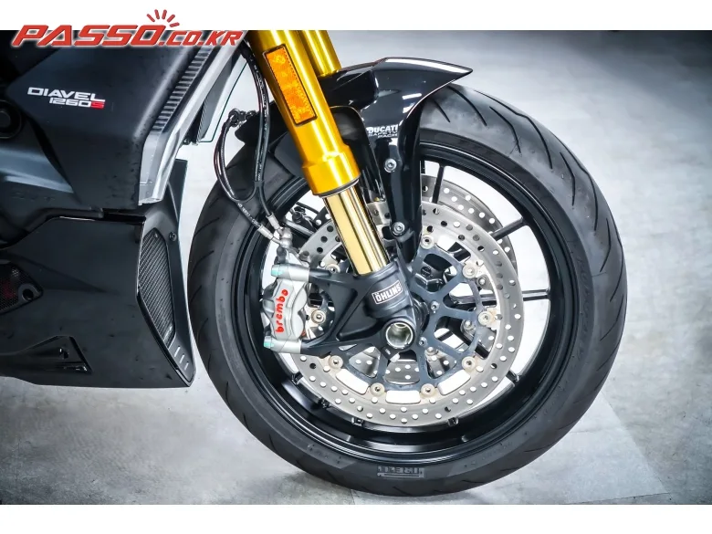 두카티 디아벨 1260 S 2022 실버 사진 6