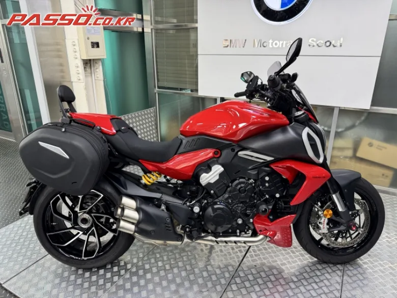 두카티 디아벨 V4 2024 레드 사진 1