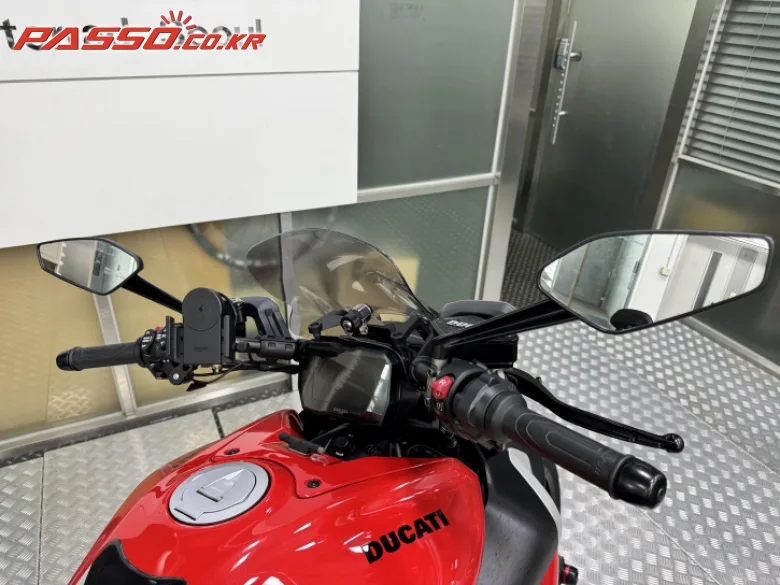 두카티 디아벨 V4 2024 레드 사진 4