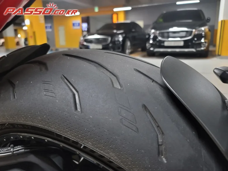 두카티 디아벨 1260 S 2019 레드 사진 6