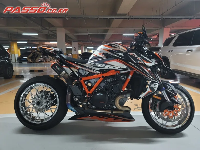 KTM 1390 슈퍼 듀크 R 에보 2024 레드 사진 1