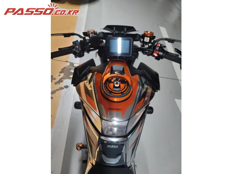 KTM 1390 슈퍼 듀크 R 에보 2024 레드 사진 4