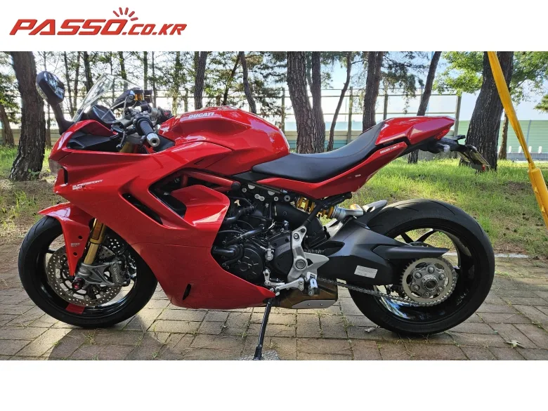 두카티 슈퍼스포츠 950 S 2021 레드 사진 2