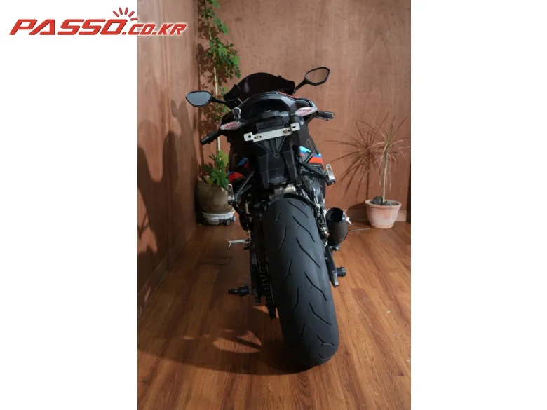 BMW S 1000 RR 2023 블랙 사진 3