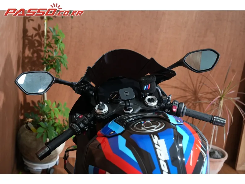 BMW S 1000 RR 2023 블랙 사진 4
