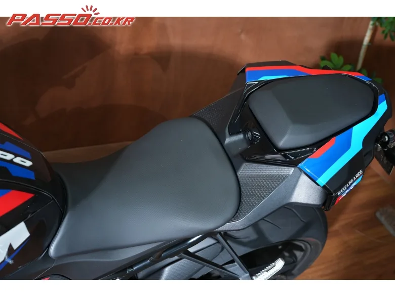 BMW S 1000 RR 2023 블랙 사진 8