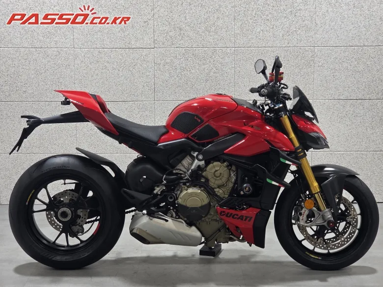 두카티 스트리트파이터 V4 S 2024 레드 사진 1