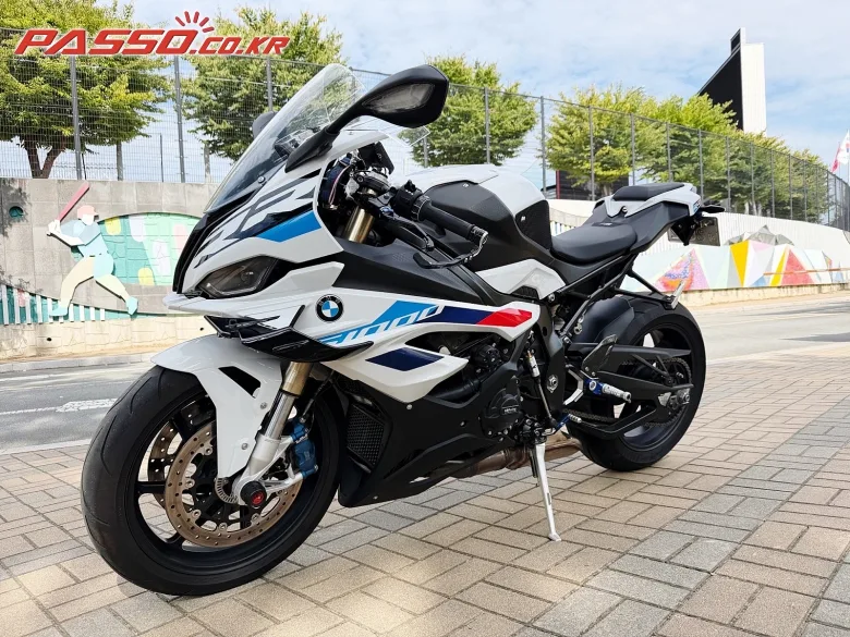 BMW S 1000 RR 2023 화이트 사진 2