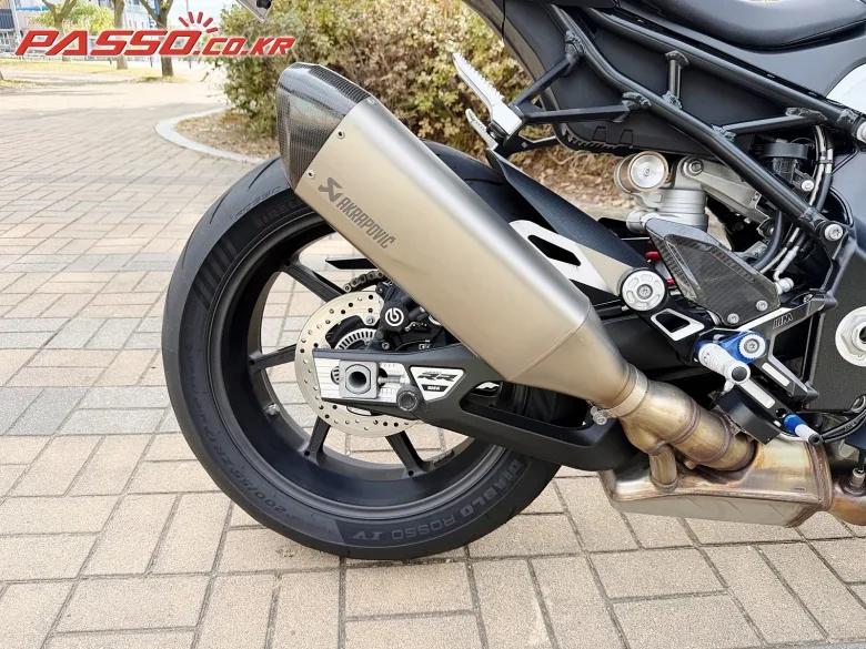 BMW S 1000 RR 2023 화이트 사진 7