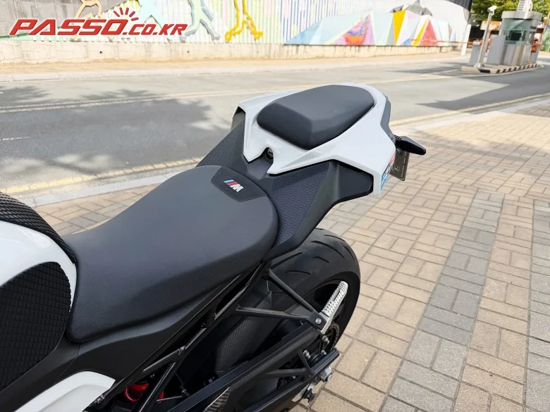 BMW S 1000 RR 2023 화이트 사진 8
