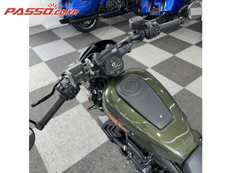 할리데이비슨 나잇스터 스페셜 975 2026 블랙 사진 4
