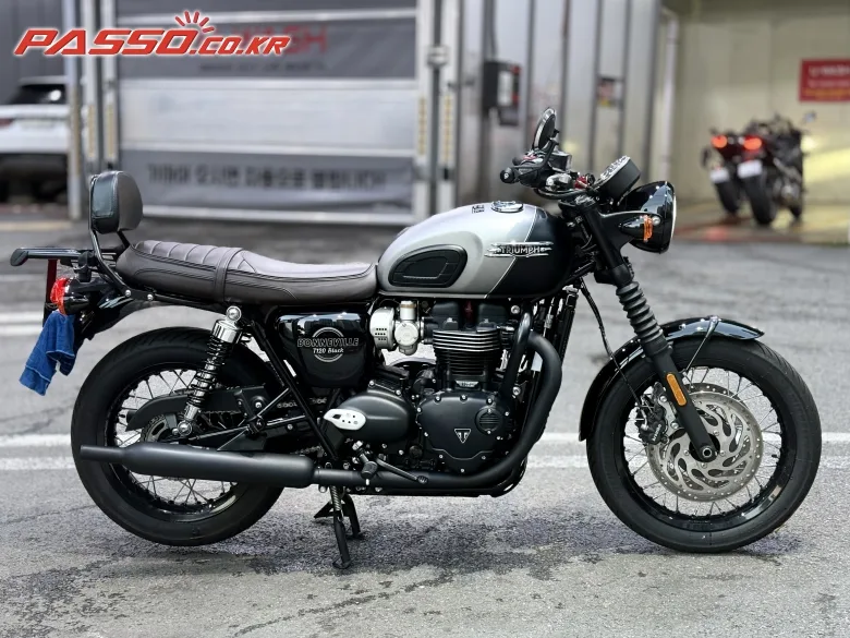 트라이엄프 본네빌 T120 블랙 2026 화이트