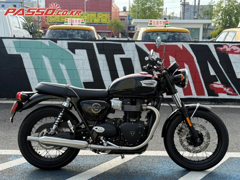 트라이엄프 본네빌 T100 2027 블랙 사진 1