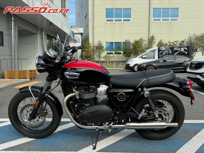 트라이엄프 본네빌 T100 2027 블랙 사진 2