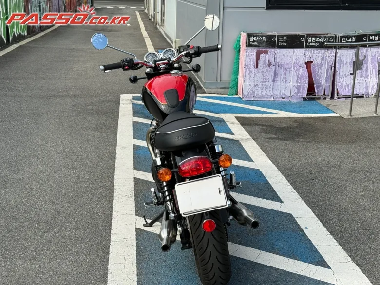 트라이엄프 본네빌 T100 2027 블랙 사진 3