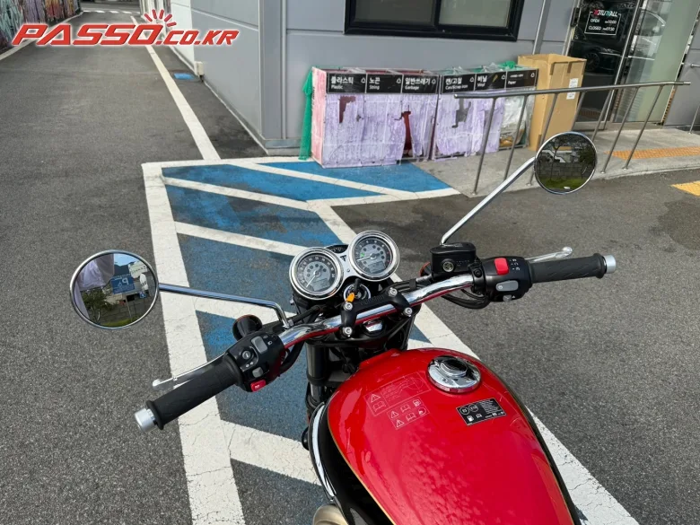 트라이엄프 본네빌 T100 2027 블랙 사진 4