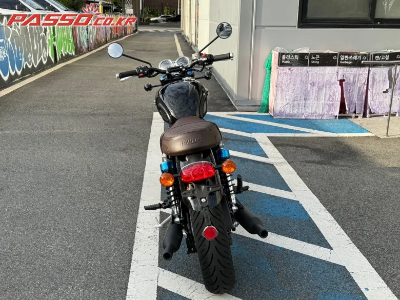 트라이엄프 본네빌 T120 2027 블랙 사진 3
