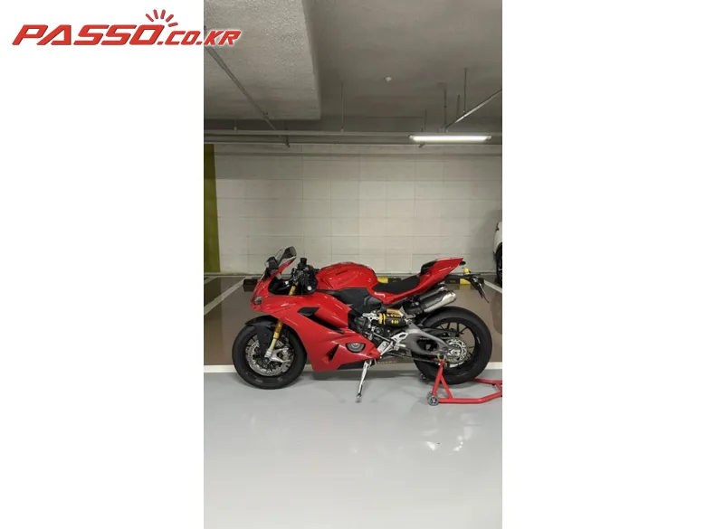 두카티 파니갈레 V2 S 2025 레드 사진 2