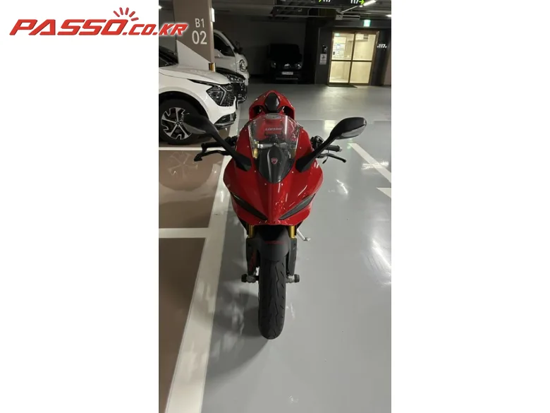 두카티 파니갈레 V2 S 2025 레드 사진 3