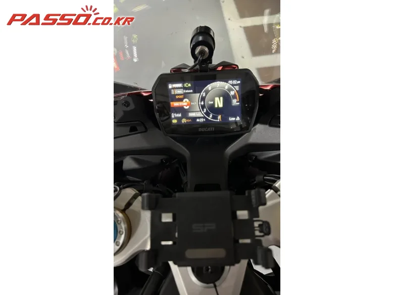 두카티 파니갈레 V2 S 2025 레드 사진 4