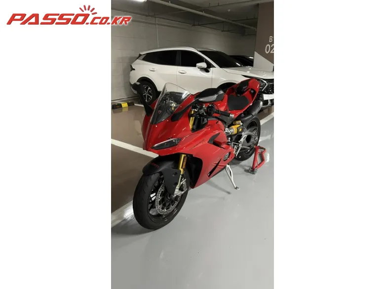 두카티 파니갈레 V2 S 2025 레드 사진 8