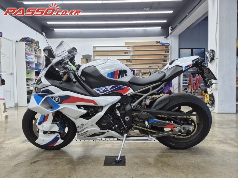 BMW S 1000 RR 2025 화이트 사진 2