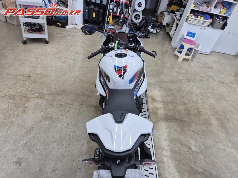 BMW S 1000 RR 2025 화이트 사진 4