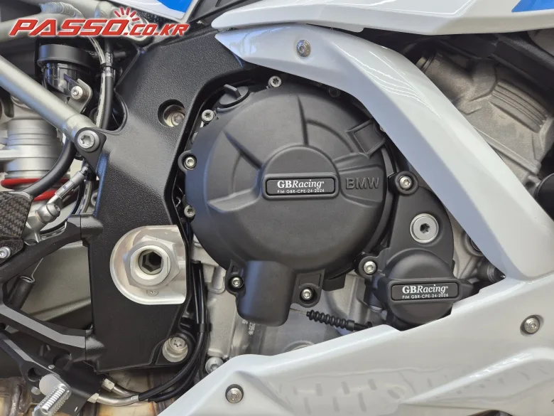 BMW S 1000 RR 2025 화이트 사진 5