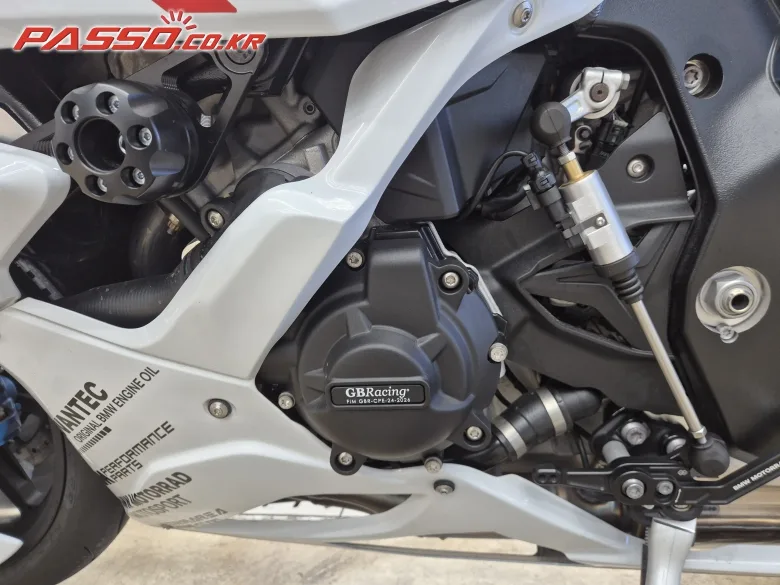 BMW S 1000 RR 2025 화이트 사진 7