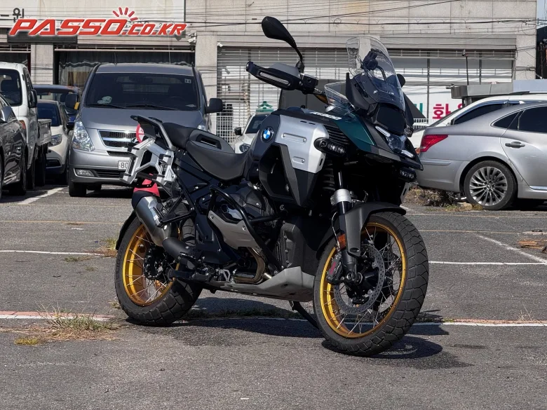 BMW R 1300 GS 어드벤쳐 2026 블랙 사진 1