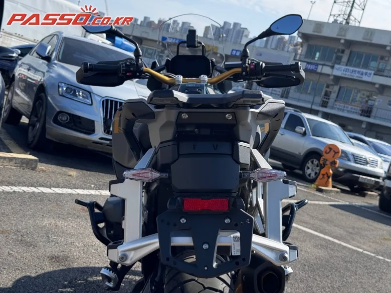 BMW R 1300 GS 어드벤쳐 2026 블랙 사진 8