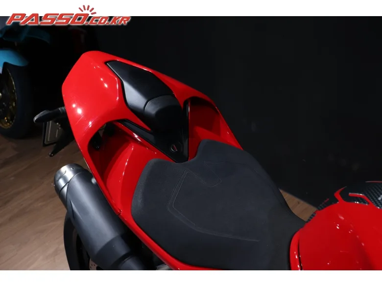 두카티 파니갈레 V2 S 2026 레드 사진 8