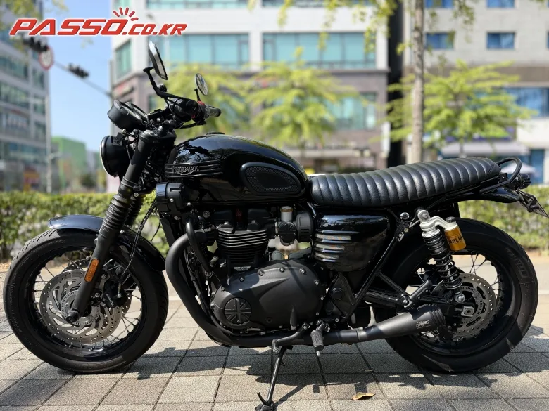 트라이엄프 본네빌 T120 블랙 2025 블랙 사진 2