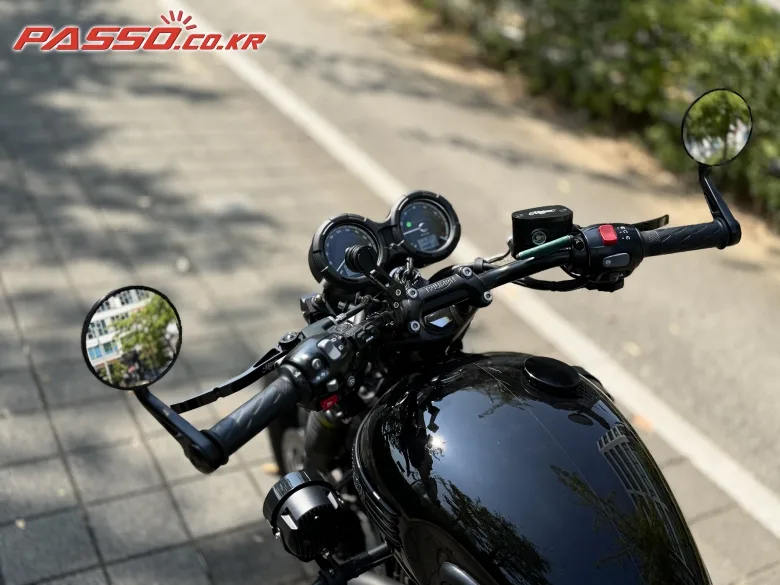 트라이엄프 본네빌 T120 블랙 2025 블랙 사진 4