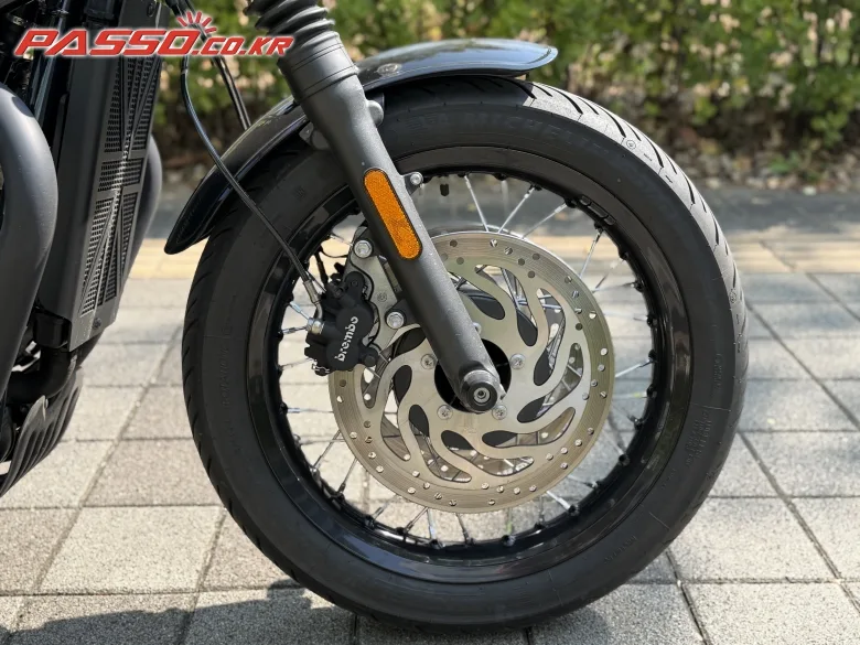 트라이엄프 본네빌 T120 블랙 2025 블랙 사진 6