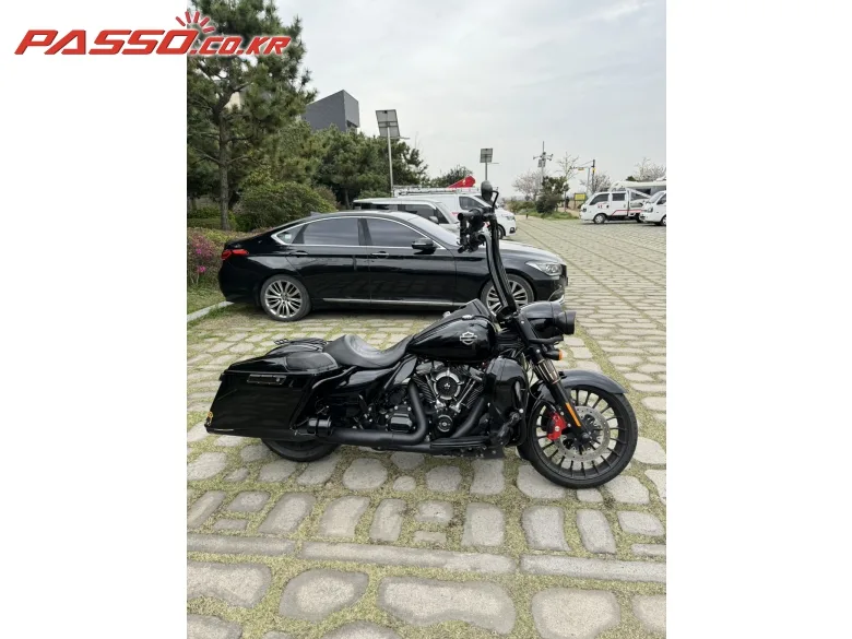 할리데이비슨 로드킹 스페셜 2018 블랙 사진 1